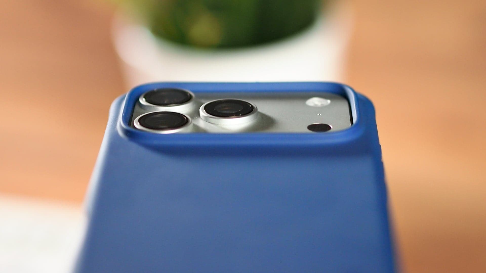 Kryt CARE Samba od PanzerGlass pro iPhone 18 Pro | Zdroj: Luboš Srb
