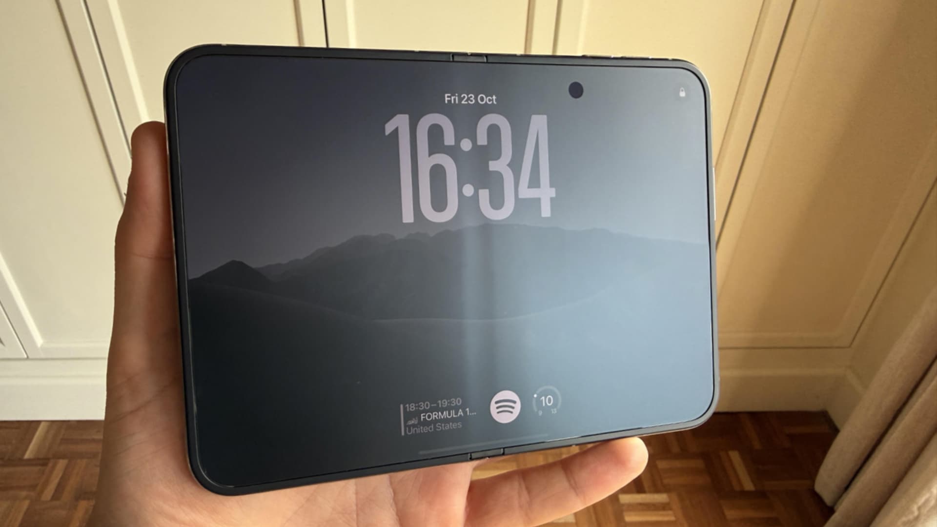 Displej iPhonu Duo | Zdroj: Reddit