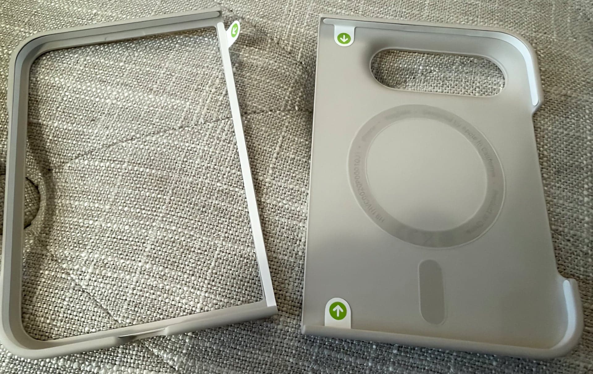 Pouzdro pro iPhone Duo, co se musí lepit | Zdroj: Parker Ortolani / síť X