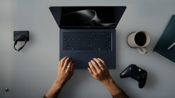 Notebook za 170 tisíc? Microsoft ukázal, čím chce přetáhnout zákazníky Applu